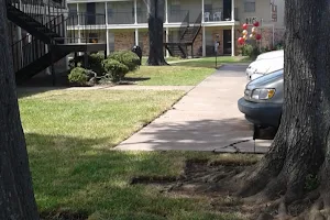 Southern Oaks Apartments image