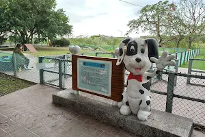 Dongxing Riverside Park image