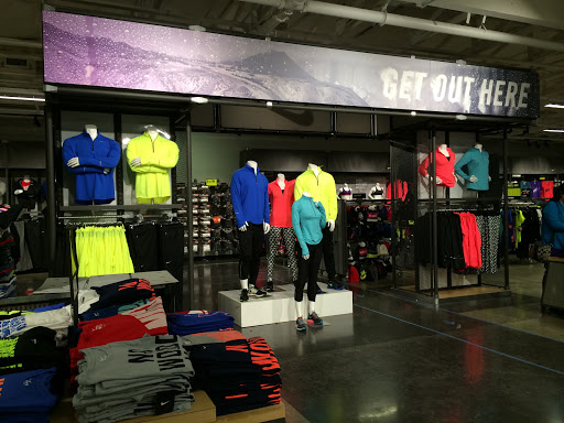 Nike Factory Store, 2200 Petaluma Blvd N #100, Petaluma, CA 94952, USA, 