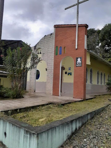 Opiniones de Capilla Católica del Colegio Fiscomisional Río Cenepa en Gualaquiza - Escuela
