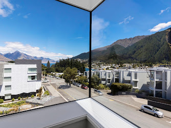 Holiday Inn Express & Suites Queenstown, an IHG Hotel