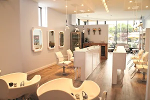 Zephyr Blowout & Salon image