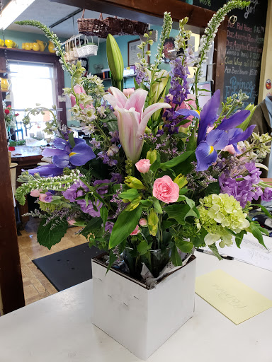 Florist «House of Flora Flower Market», reviews and photos, 896 New Britain Ave, Hartford, CT 06106, USA
