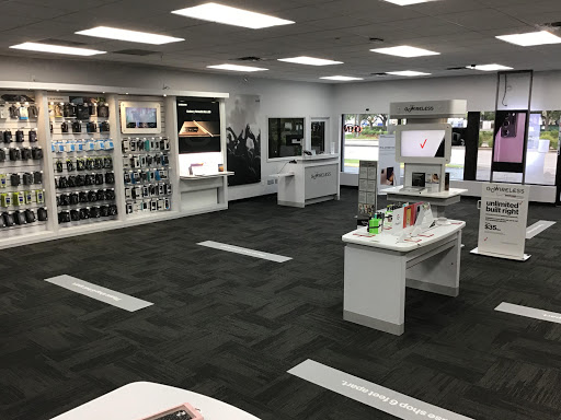 Cell Phone Store «GoWireless Verizon Authorized Retailer», reviews and photos, 2100 Tamiami Trail E, Naples, FL 34112, USA