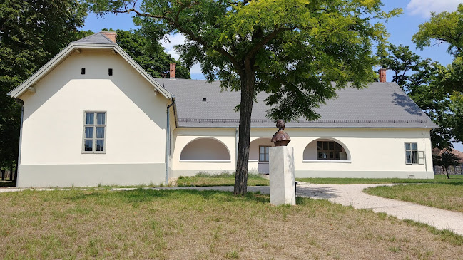 Értékelések erről a helyről: Vörösmarty Mihály Emlékház, Kápolnásnyék - Múzeum