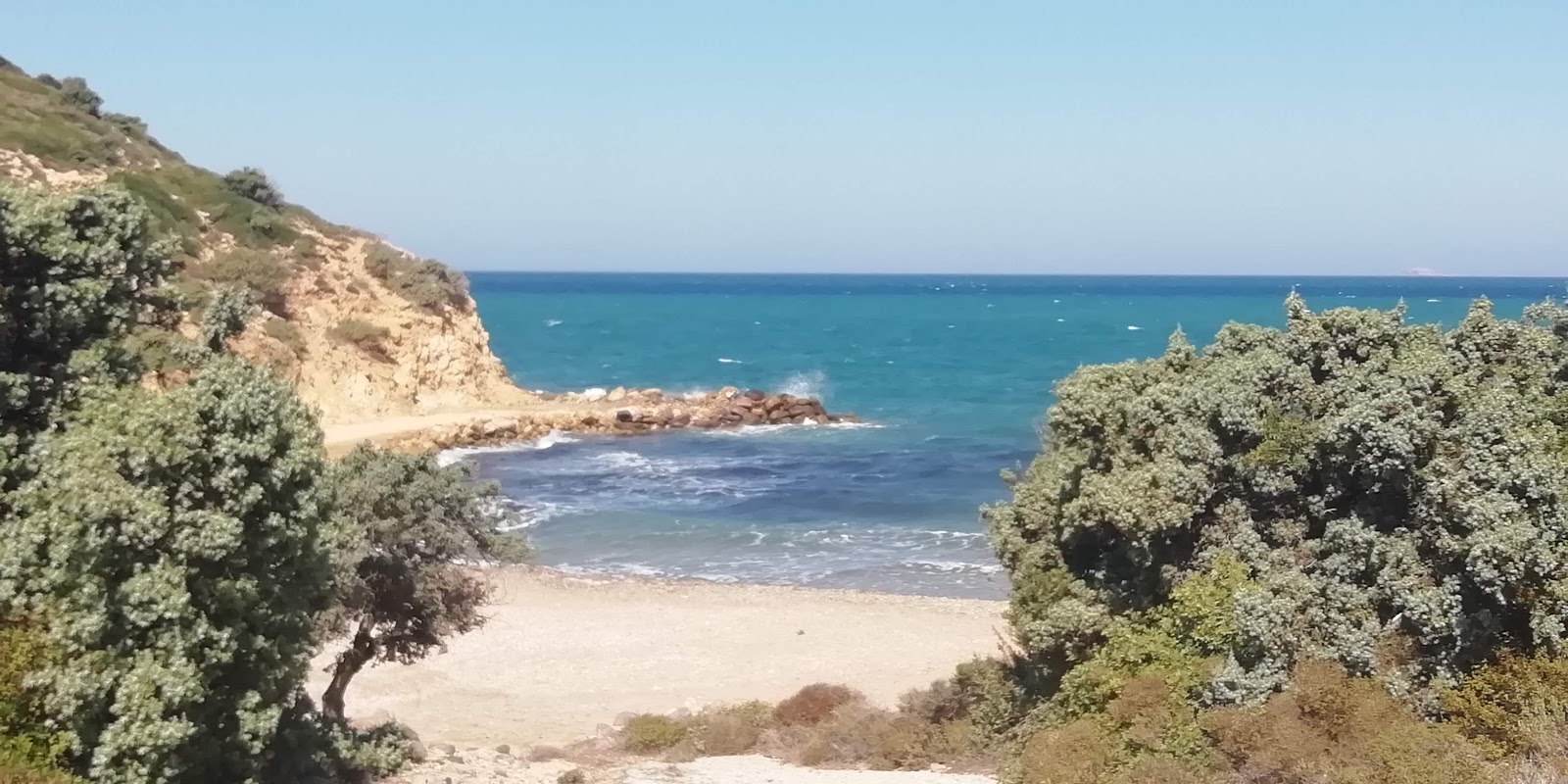 Sfakia beach的照片 带有灰砂和卵石表面
