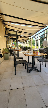 Atmosphère du Restaurant Auberge Provençale à Meyreuil - n°3