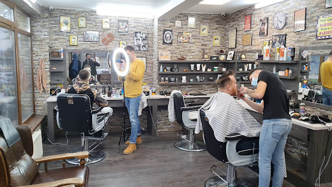 Razy's Barbershop - <nil>