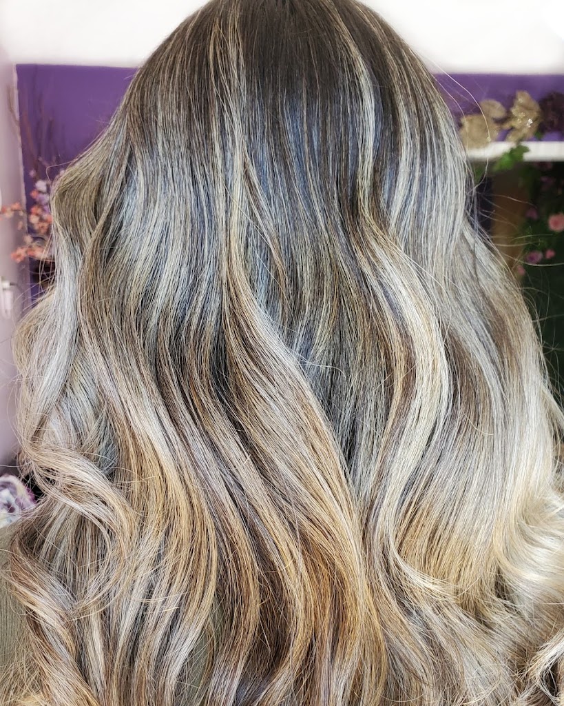 Janine The Hairstylist 33430