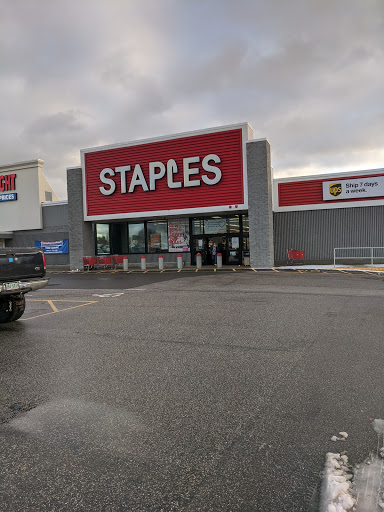 Office Supply Store «Staples», reviews and photos, 1525 S Willow St, Manchester, NH 03103, USA
