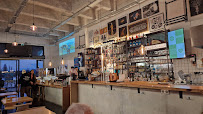 Intérieur du Restaurant Deus Ex Machina Bordeaux - The Hangar of Tenacity - n°17