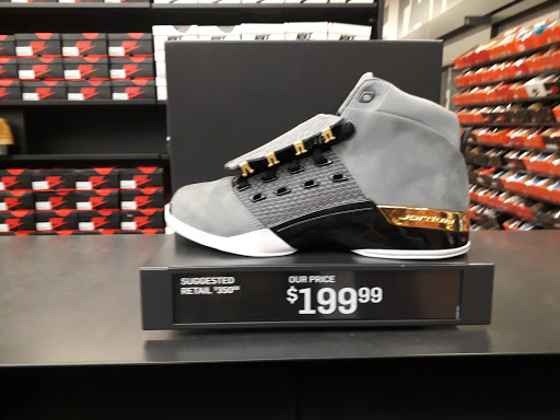 Sporting Goods Store «Nike Factory Store», reviews and photos, 8510 S Cottage Grove Ave, Chicago, IL 60619, USA