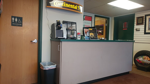 Auto Repair Shop «Car-X Tire & Auto Woodbury», reviews and photos, 1480 Weir Dr, Woodbury, MN 55125, USA