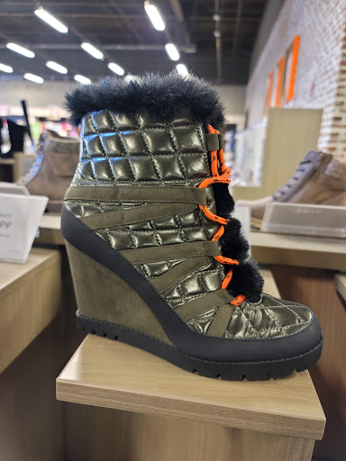 Shoe Store «DSW Designer Shoe Warehouse», reviews and photos, 907 Haddonfield Rd, Cherry Hill, NJ 08002, USA