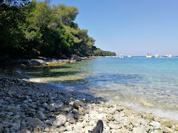 Photo de Knez beach avec baie spacieuse