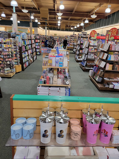 Book Store «Barnes & Noble», reviews and photos, 1530 Black Lake Blvd SW B, Olympia, WA 98502, USA