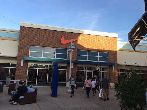 Nike Factory Store, 6800 Oxon Hill Rd #500, Oxon Hill, MD 20745, USA, 