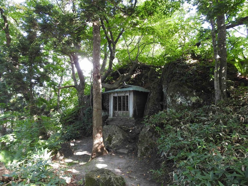 正一位石倉稲荷神社(奥の院)