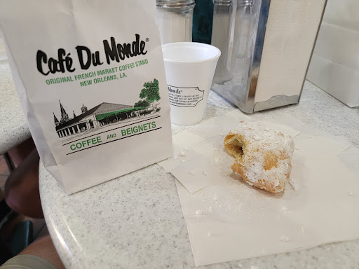 Coffee Shop «Cafe Du Monde», reviews and photos, 1814 North Causeway Approach #1, Mandeville, LA 70448, USA