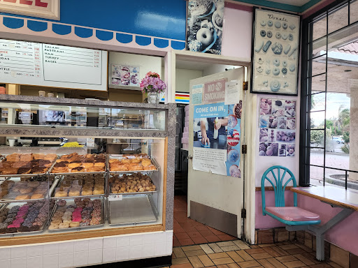 Donut Shop «Donut Wheel», reviews and photos, 2277 N Texas St, Fairfield, CA 94533, USA