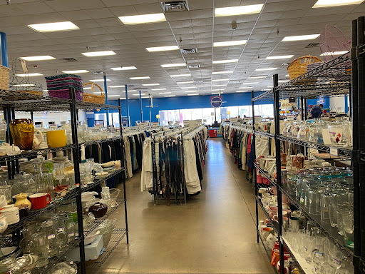 Thrift Store «43rd & Thunderbird Goodwill Retail Store & Donation Center», reviews and photos, 4147 W Thunderbird Rd, Phoenix, AZ 85053, USA