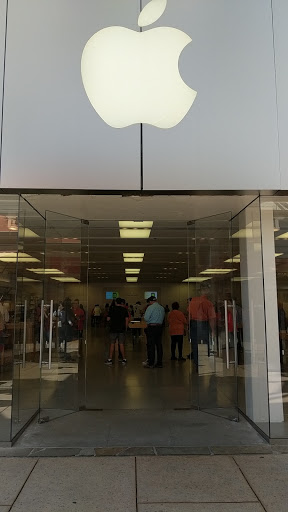 Computer Store «Apple La Cantera», reviews and photos, 15900 La Cantera Pkwy, San Antonio, TX 78256, USA