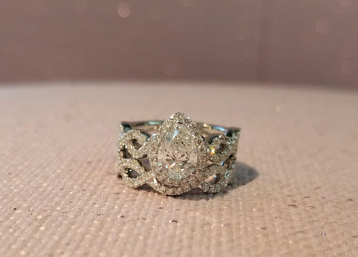 Jewelry Store «Yelton Fine Jewelers», reviews and photos, 9263 Schulze Dr, West Chester Township, OH 45069, USA