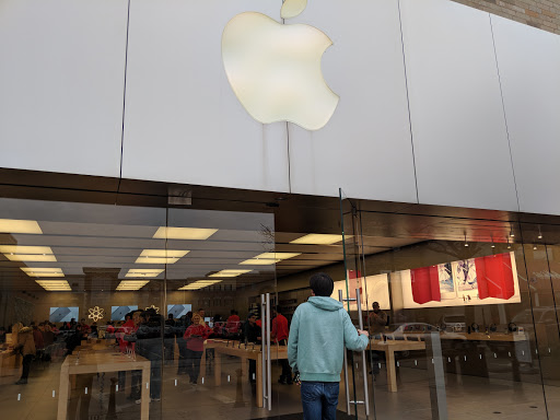 Computer Store «Apple Main Place», reviews and photos, 120 W Jefferson Ave, Naperville, IL 60540, USA