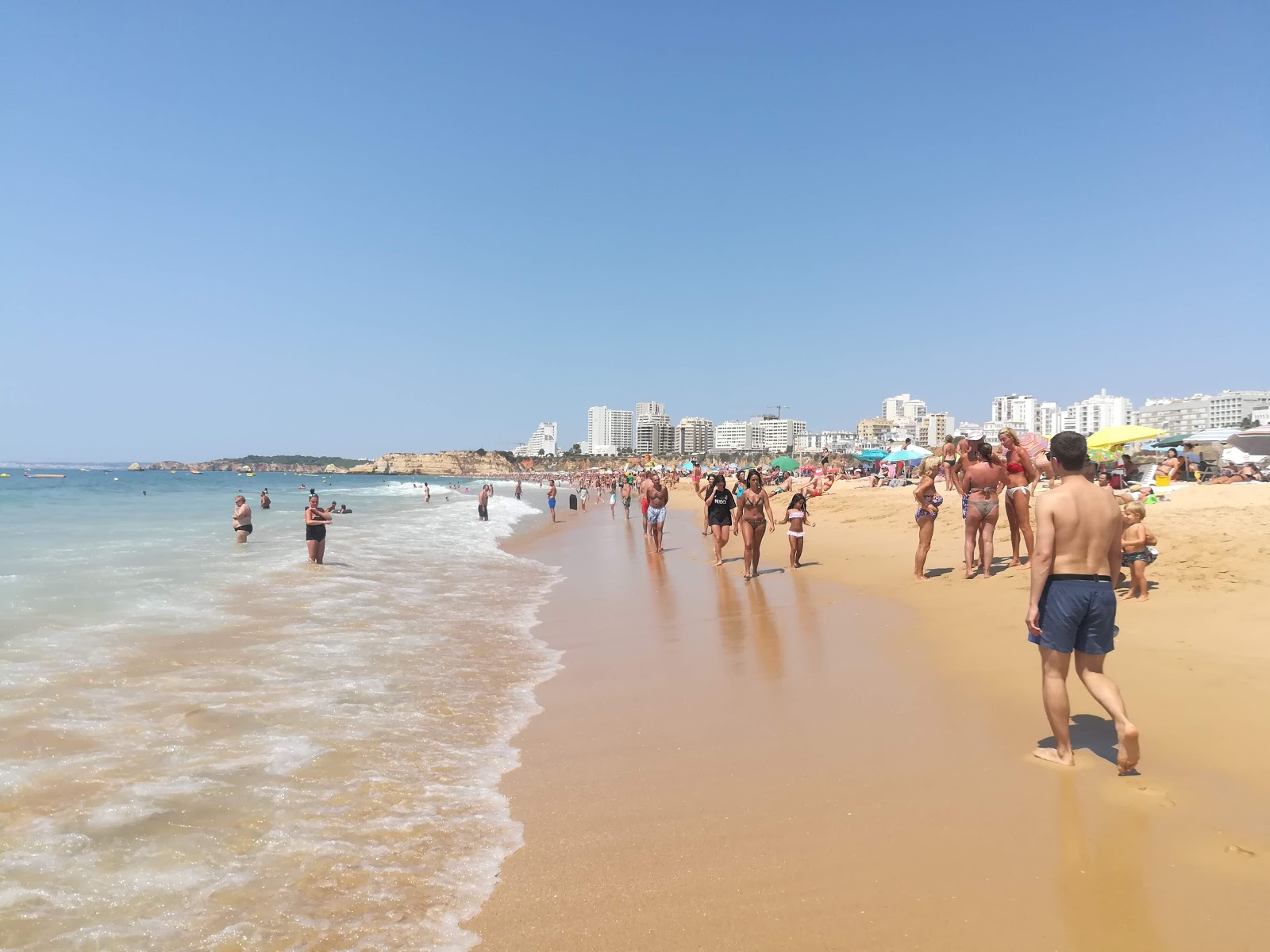 Foto di Praia da Rocha con molto pulito livello di pulizia