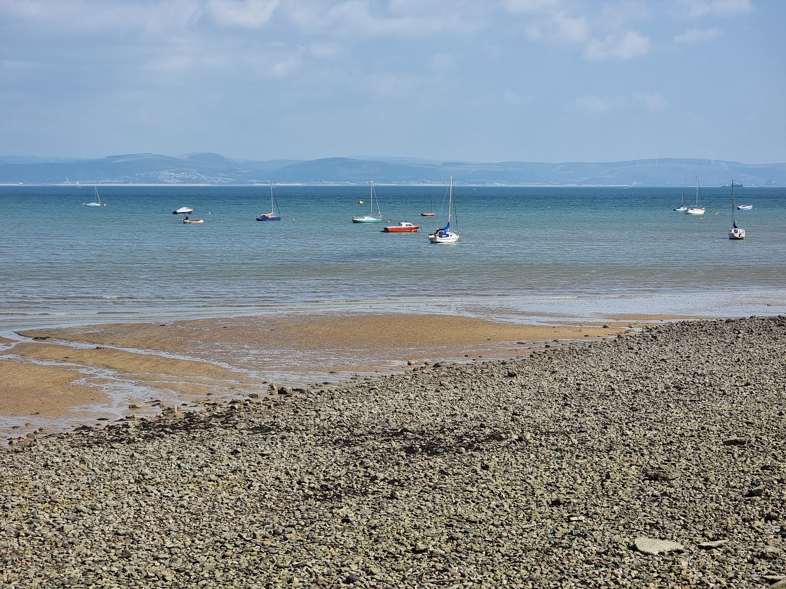 Foto van Mumbles beach met turquoise water oppervlakte