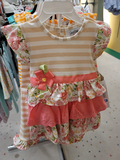 Department Store «Von Maur», reviews and photos, 115 Iowa River Landing Pl, Coralville, IA 52241, USA