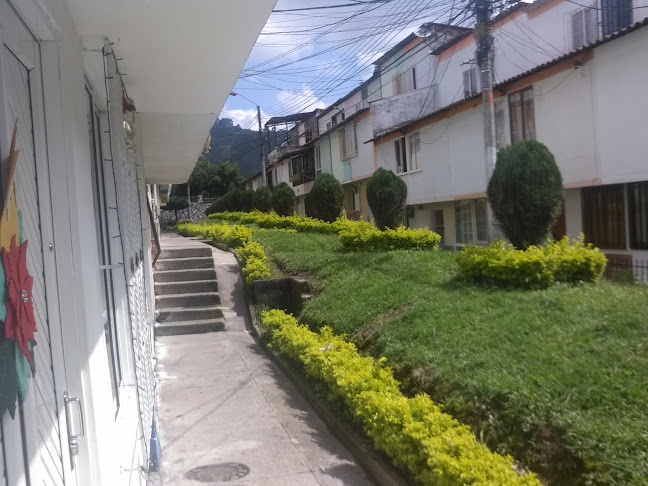 Opinii despre Capilla Bosques De La Acuarela în Dosquebradas - Iglesia