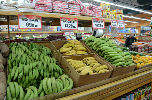 Produce Market «Rogers Park Fruit Market», reviews and photos, 7401 N Clark St, Chicago, IL 60626, USA