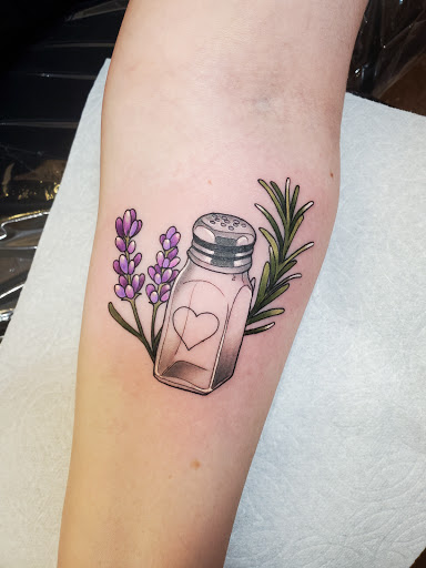 Tattoo Shop «Queen Bee Tattoo & Gallery», reviews and photos, 230 Main St, Springfield, OR 97477, USA