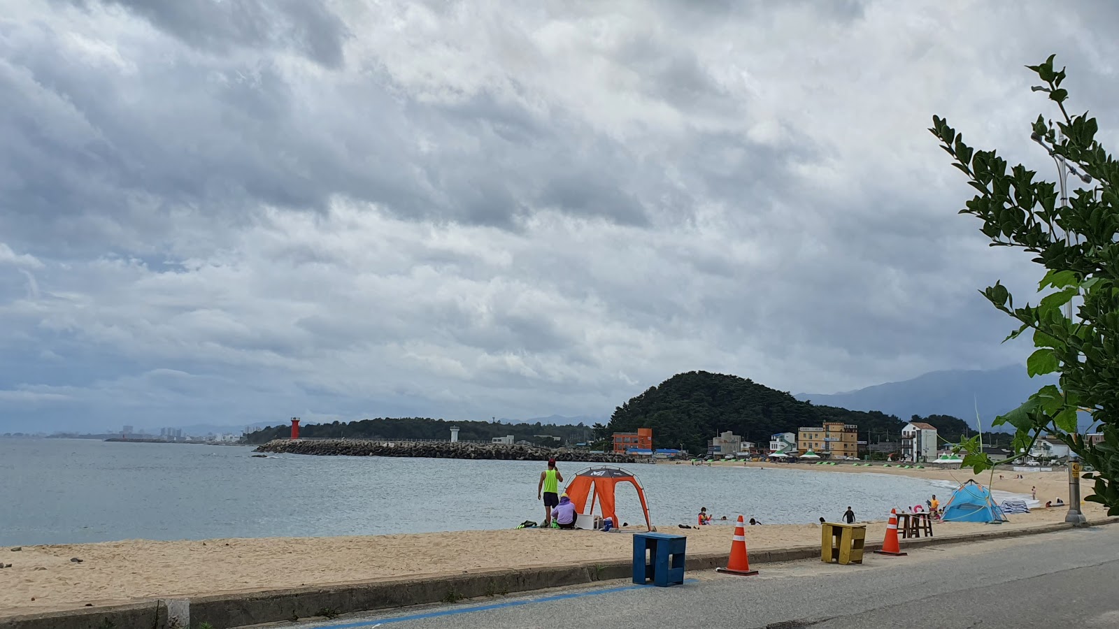 Foto de Gyoam Beach - lugar popular entre os apreciadores de relaxamento