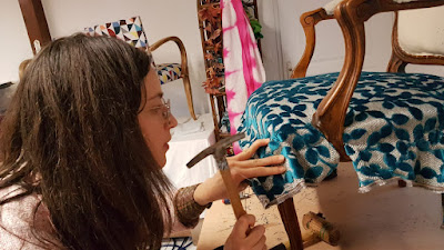 TISSE EN L'AIR - SARA MESNARD - TAPISSIERE D'AMEUBLEMENT - GARNISSEUR - ATELIER DIY à Saint-Martin-l'Ars