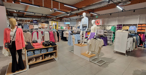 Magasin de vêtements Magasin Kiabi BAGNOLS SUR CEZE Bagnols-sur-Cèze