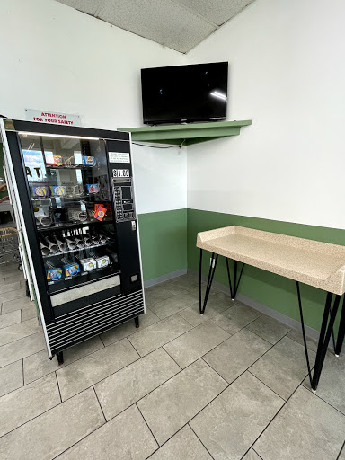 Laundromat «Weavers Corner Laundromat», reviews and photos, 4525 Bayshore Rd, North Fort Myers, FL 33917, USA