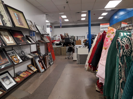 Thrift Store «43rd & Thunderbird Goodwill Retail Store & Donation Center», reviews and photos, 4147 W Thunderbird Rd, Phoenix, AZ 85053, USA