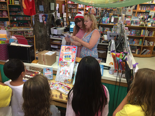 Book Store «Magic Tree Bookstore», reviews and photos, 141 N Oak Park Ave, Oak Park, IL 60301, USA