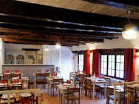 Atmosphère du Restaurant français Auberge de Vezou à Gavaudun - n°5