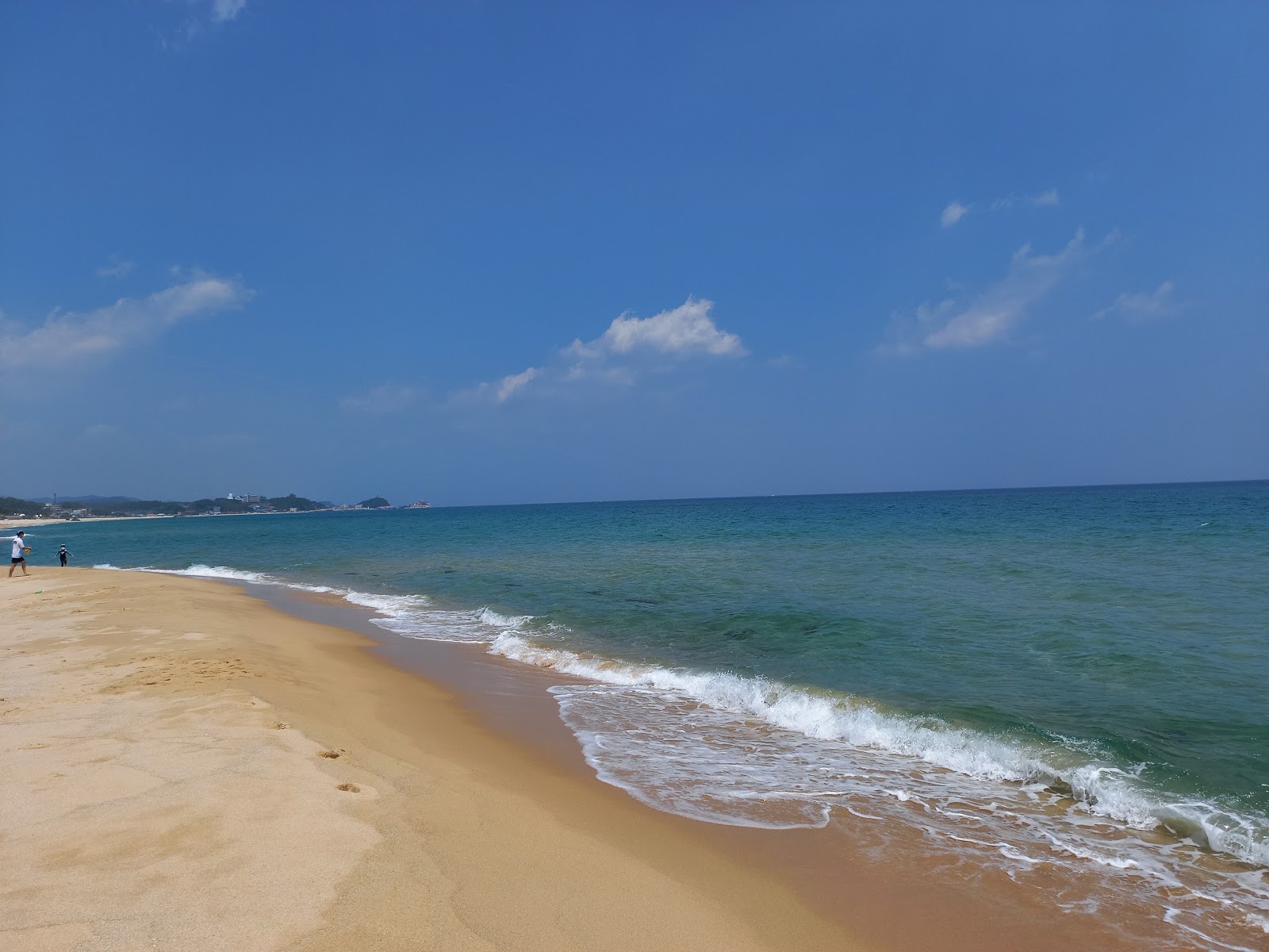 Fotografie cu Wonpo Beach - locul popular printre cunoscătorii de relaxare