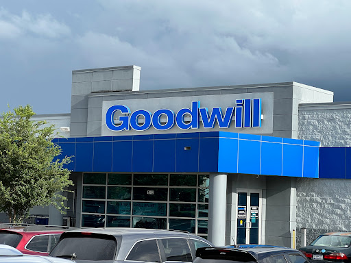 Corporate Campus «Goodwill Outlet», reviews and photos