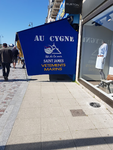 Magasin de vêtements pour hommes Au Cygne vêtements marins Trouville-sur-Mer