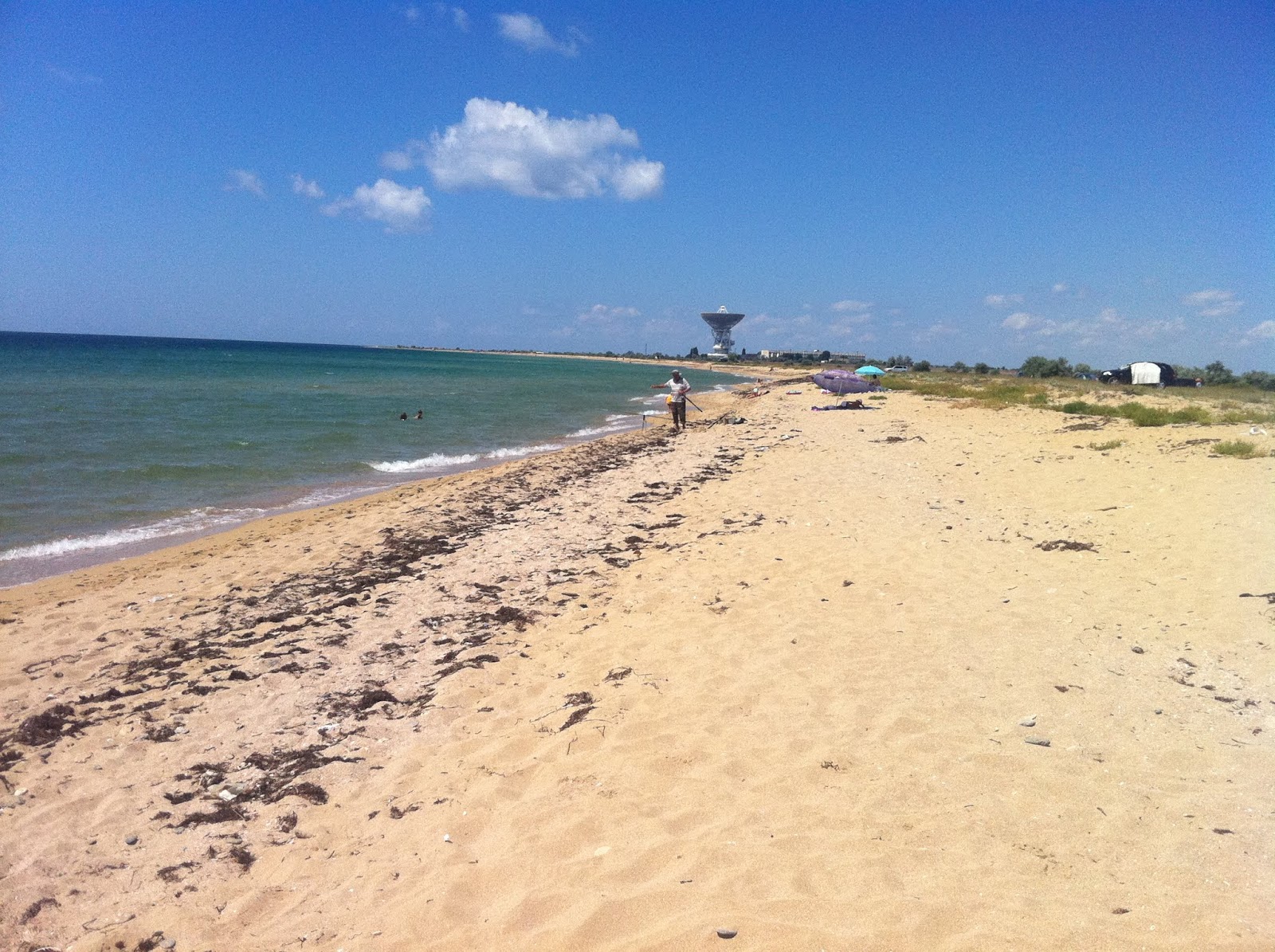 Foto di Zaozernoe beach IV con una superficie del sabbia beige