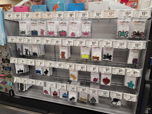 Pet Supply Store «PetSmart», reviews and photos, 950 Hanes Mall Blvd, Winston-Salem, NC 27103, USA
