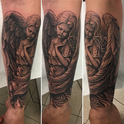 Explore flower spine tattoo ideas, creative tattoo ideas in Bakersfield, available at Art Studio