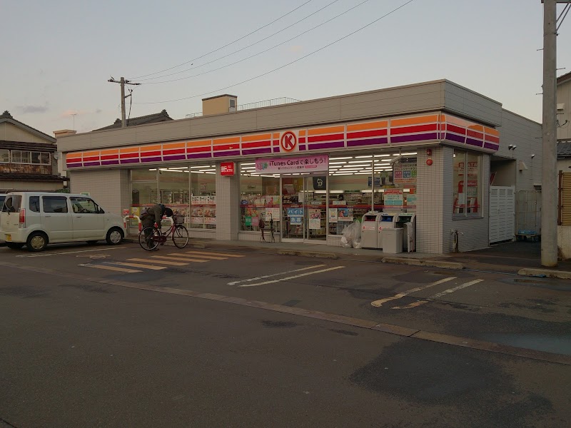 ファミリーマート 長岡弓町店