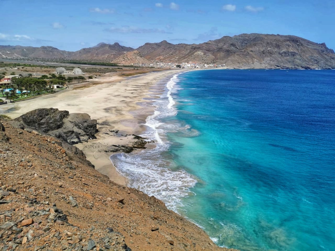 Praia de Sao Pedro'in fotoğrafı - rahatlamayı sevenler arasında popüler bir yer