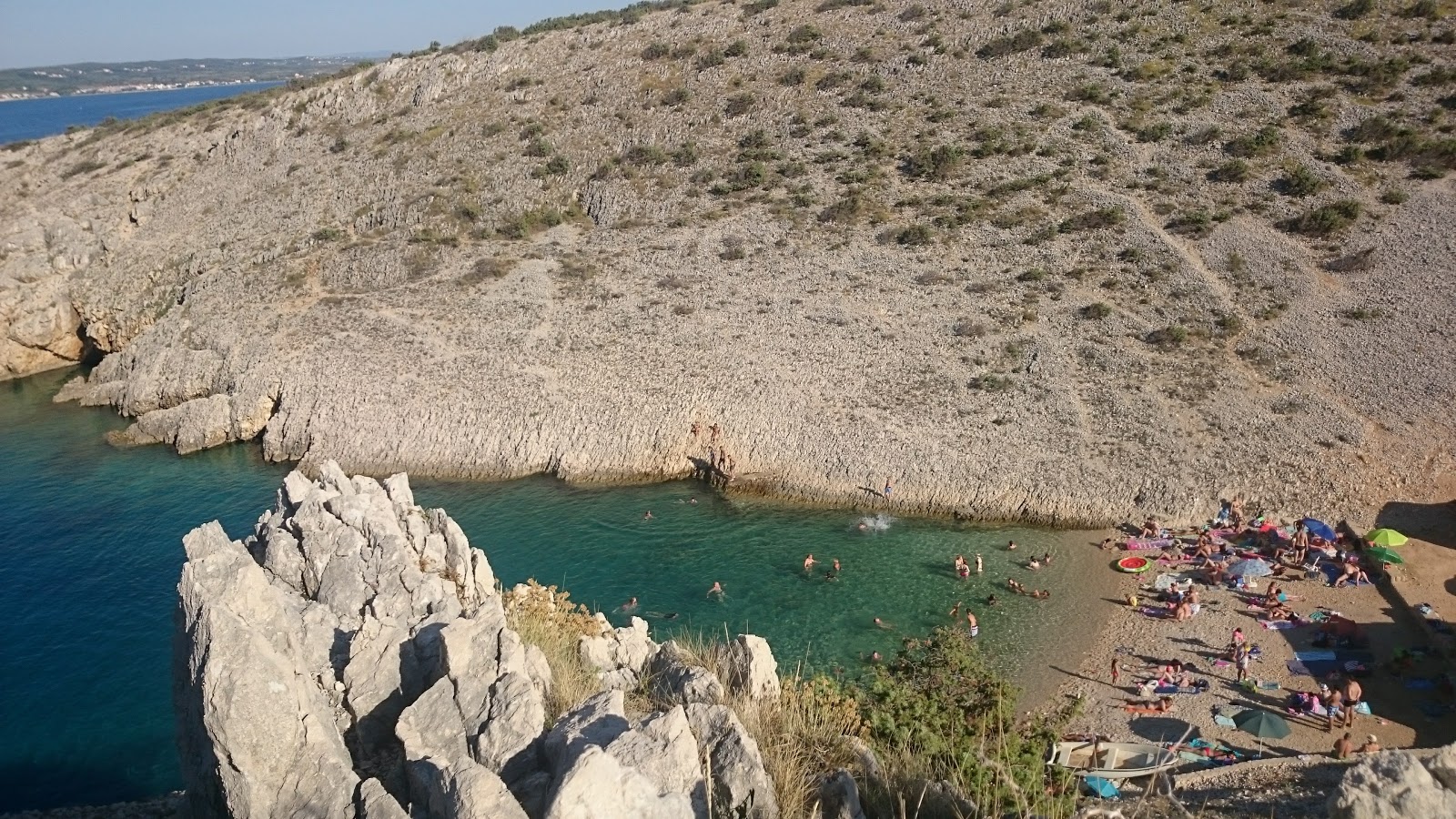 Foto di Duboka Draga sorretto da scogliere